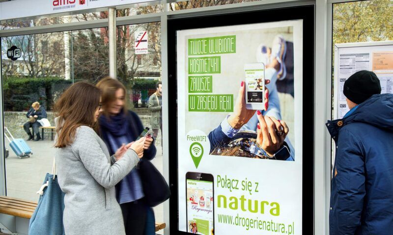 Drogeria Natura - reklama na wiacie przystankowej